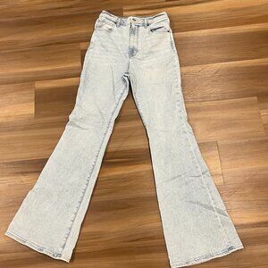 Abercrombie Ultra High Rise Flare Jeans - light wash